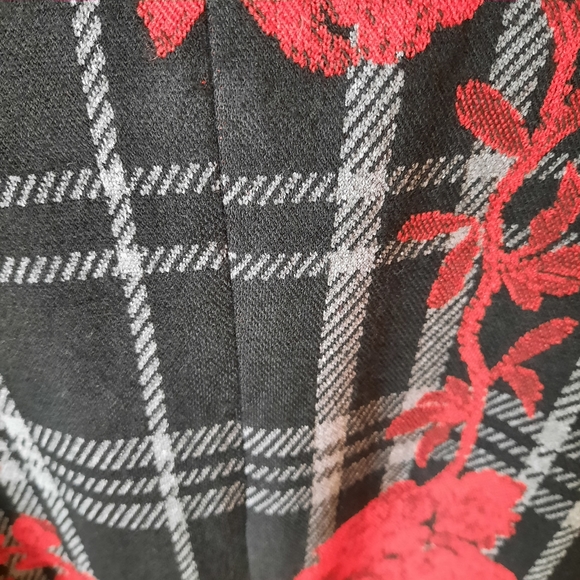 SALE -Vintage crop blazer with red roses looks brand new, Fall and winter blazer - Picture 8 of 10